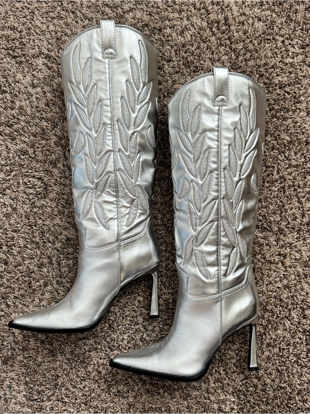 Steve Madden Kinzee silver cowboy boots